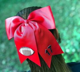 5 Minute Football Hair Bow Creatively Beth creativelybeth 5minutecrafts sportscrafts football flagfootball