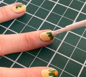 cute hack for summer nails, Adding the flower centers