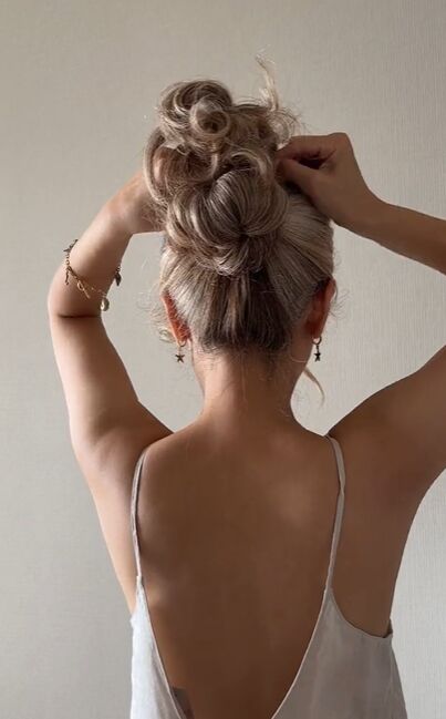 This Updo is Giving 90's Prom Vibes! | Upstyle This Updo is Giving 90's Prom Vibes! | Upstyle