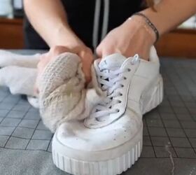 mix together baking soda dish soap hydrogen peroxide, Drying the sneakers