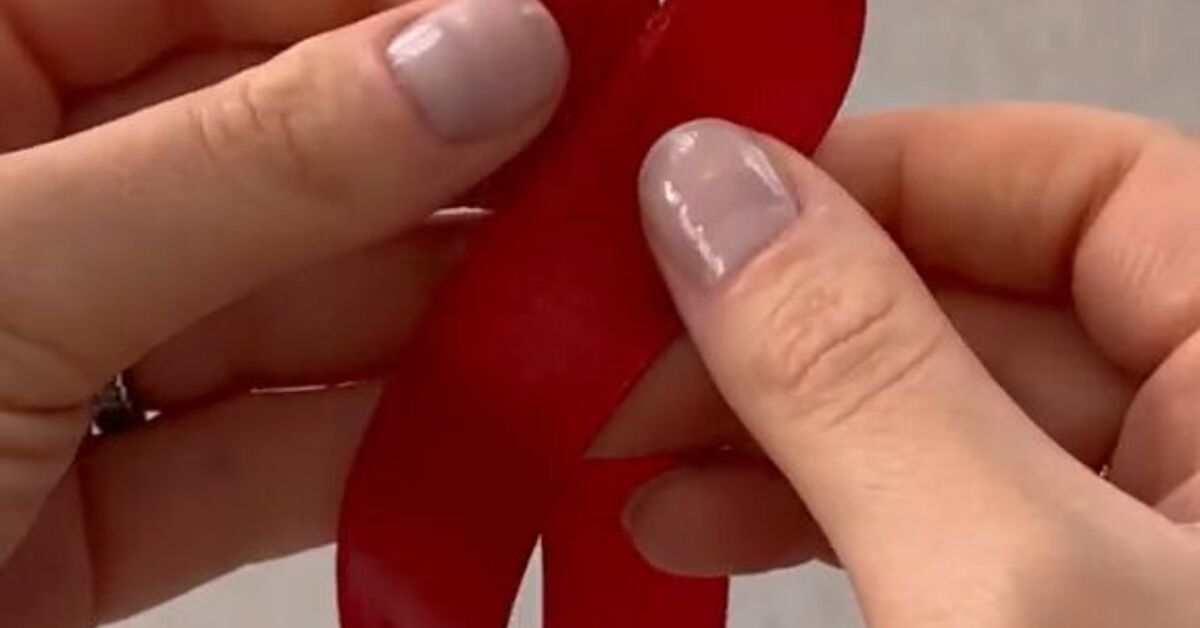 Join Ruby Ribbon Easy Ribbon Tutorial (with a Pearl Included) 🎀 | Upstyle