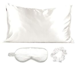 gifts for curly hair, Kitsch Satin Sleep Set image via Amazon