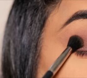 Applying eyeshadow to the eyes