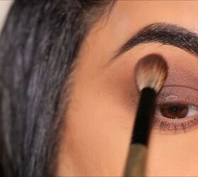 Applying eyeshadow to the eyes