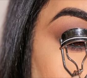 Curling the lashes