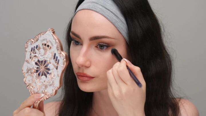 Concealer Powder Creasing How to Stop Concealer From Creasing : 4 Easy Hacks | Upstyle