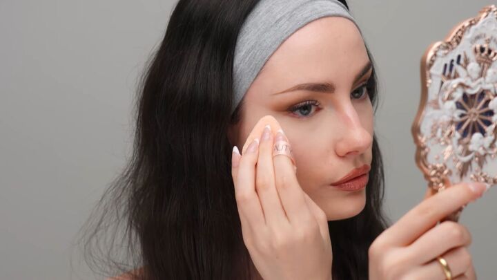 Concealer Powder Creasing How to Stop Concealer From Creasing : 4 Easy Hacks | Upstyle