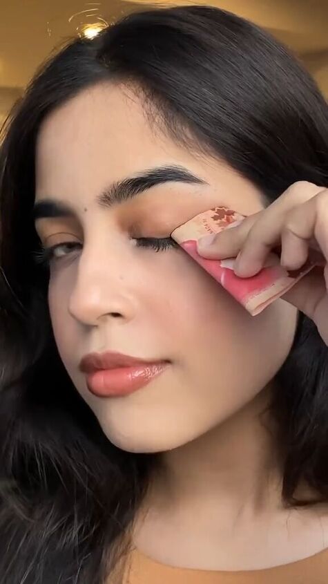 Eyeliner Hack: Grab a Bill Out Your Wallet | Upstyle