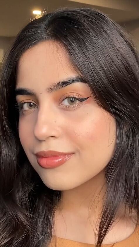 Eyeliner Hack: Grab a Bill Out Your Wallet | Upstyle