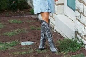 The ultimate western boots styling guide to help you look SO good this winter