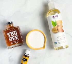 Soothe chapped lips with this easy lemon mix