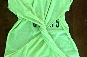 She twists an oversized t-shirt and ends up with something SO stylish