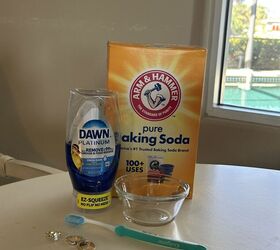 She soaked THIS in Dawn and baking soda—ten minutes later, she was shocked at the result