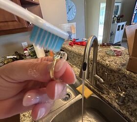 She soaked her ring in a secret mix—then used a toothbrush, and the transformation was stunning