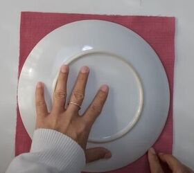 Make this sweet little pouch bag from two circles of fabric