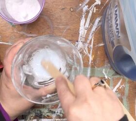 She mixes Dawn dish soap and baking soda for this clever winter hack