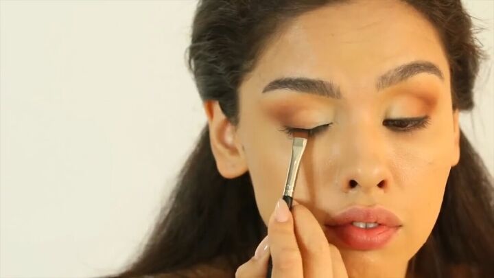 how to put on black eyeshadow at rose holeman blog... Use This Easy Eyeshadow Technique for Your Next Makeup Look | Upstyle