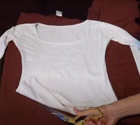 She lays a fitted t-shirt over a big brown shirt for this jaw-dropping transformation