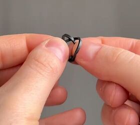 Next time you wear a bow in your hair, try this useful hack!