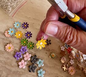 She used these enamelled flowers for this cute 20-minute idea