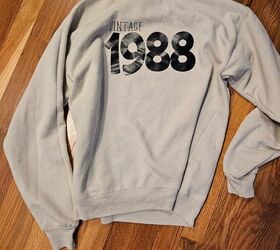 She gave this old sweatshirt a trendy upgrade we seriously can't stop thinking about