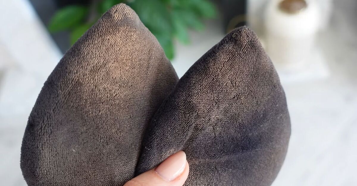 Puff Clean How to Clean Your Powder Puff s to Prevent Breakouts | Upstyle