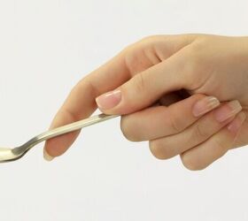 Watch how a metal spoon will make you look even better in your makeup