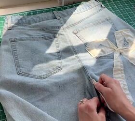 Instead of tossing that old pair of jeans, she keeps the pockets, ditches the legs, and ends up with this...
