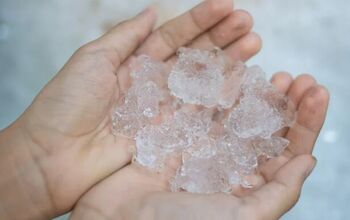 3 Ways to Use Ice in Your Weekly Beauty Routine