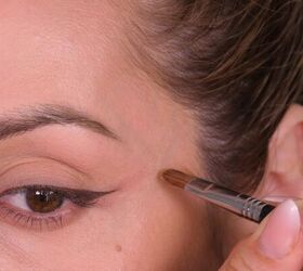 Eyeliner hack using string