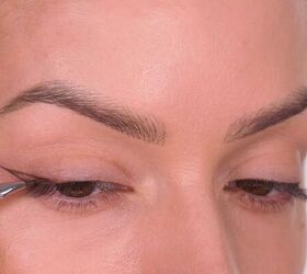 Eyeliner hack using string