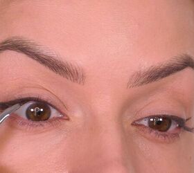 Eyeliner hack using string
