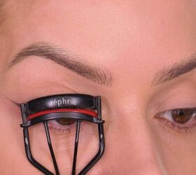 Curling the lashes