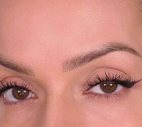 Eyeliner hack using string