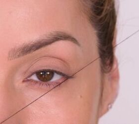 Eyeliner hack using string