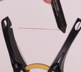 Eyeliner hack using string