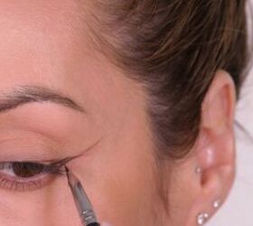 Eyeliner hack using string
