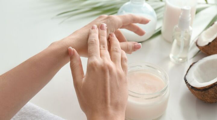 Hand Mask Recipe DIY Overnight Mask: The Ultimate Fall Remedy for Chapped Hands | Upstyle