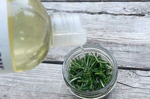 Why mixing castor oil and rosemary makes one of our all-time favorite hair hacks even BETTER