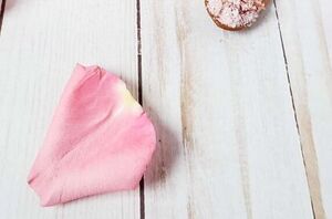 Mix rose petals and salt for this luxurious gift idea