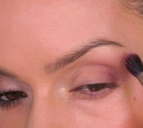 The “sandwiching” trick makeup artists use for eyeshadow that won’t fade