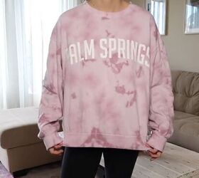 How to make a baggy sweatshirt look fitted in under a minute