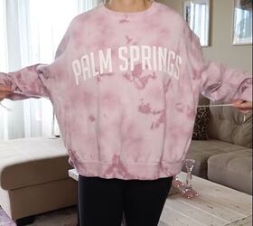 Wrap a shoelace around your waist to make a baggy sweater neater