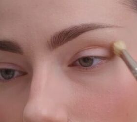 Creating an eye makeup look for beginners