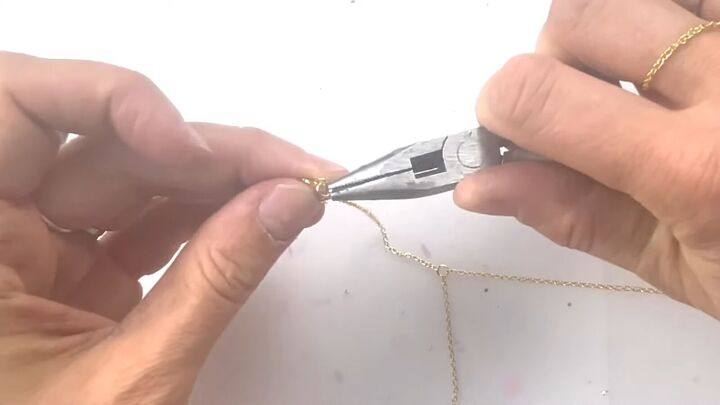 Hand Chain Conection Turn a Simple Necklace Into a DIY Hand Chain | Upstyle