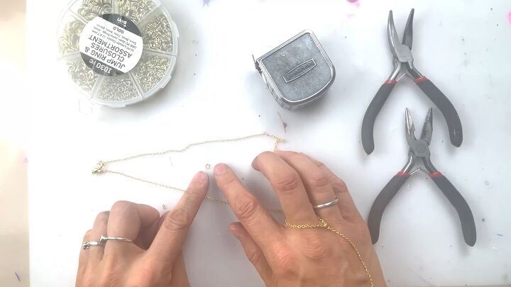 Hand Chain Conection Turn a Simple Necklace Into a DIY Hand Chain | Upstyle