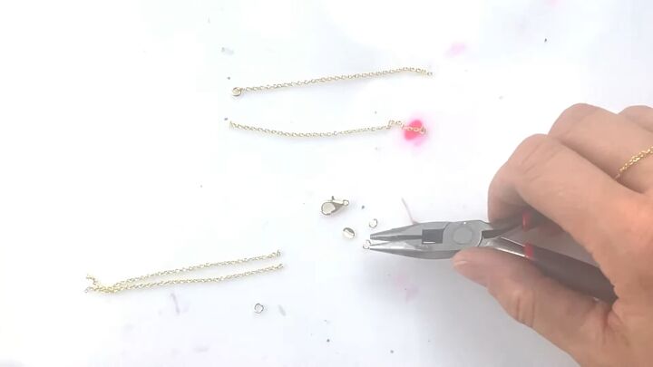 Hand Chain Conection Turn a Simple Necklace Into a DIY Hand Chain | Upstyle