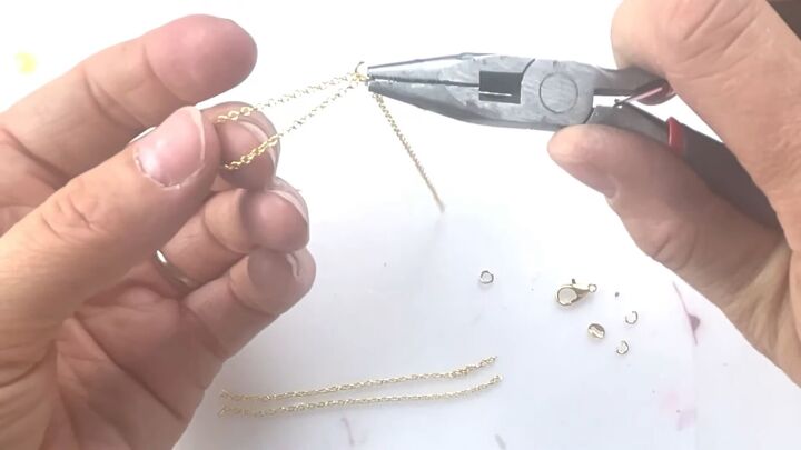 Hand Chain Conection Turn a Simple Necklace Into a DIY Hand Chain | Upstyle