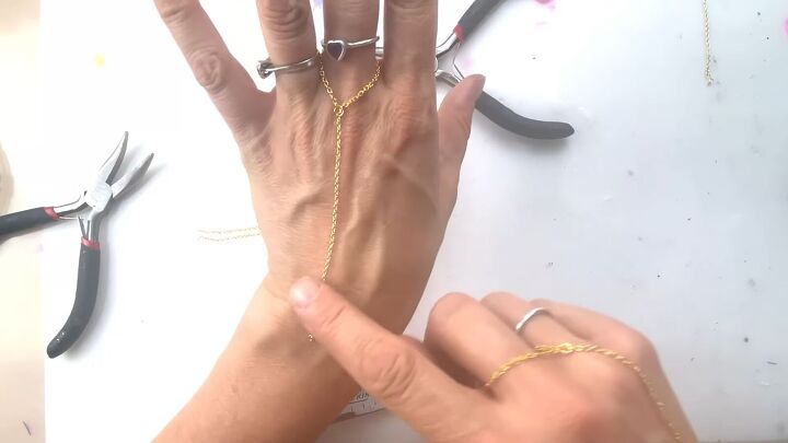 Hand Chain Conection Turn a Simple Necklace Into a DIY Hand Chain | Upstyle