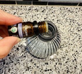 Mix this quick lavender mist for an easy and pretty gift